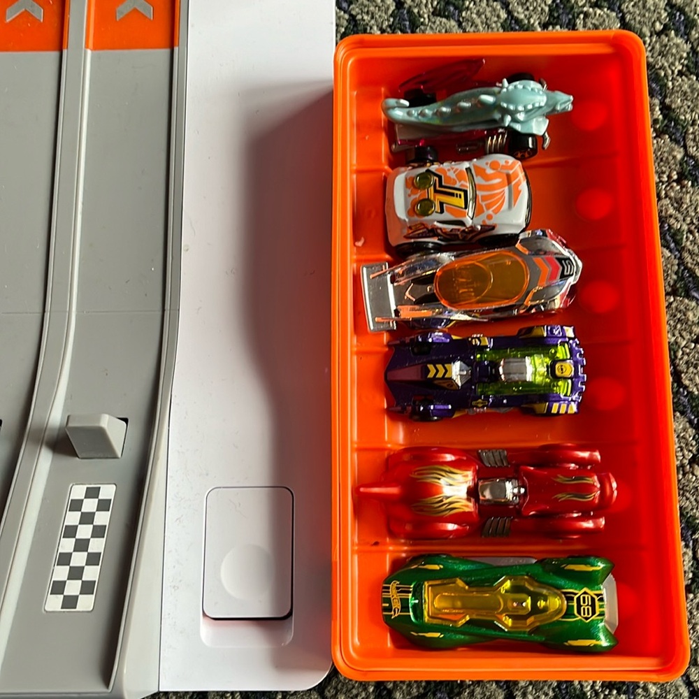 Osmo hot wheels car racing set.   Does not include base.